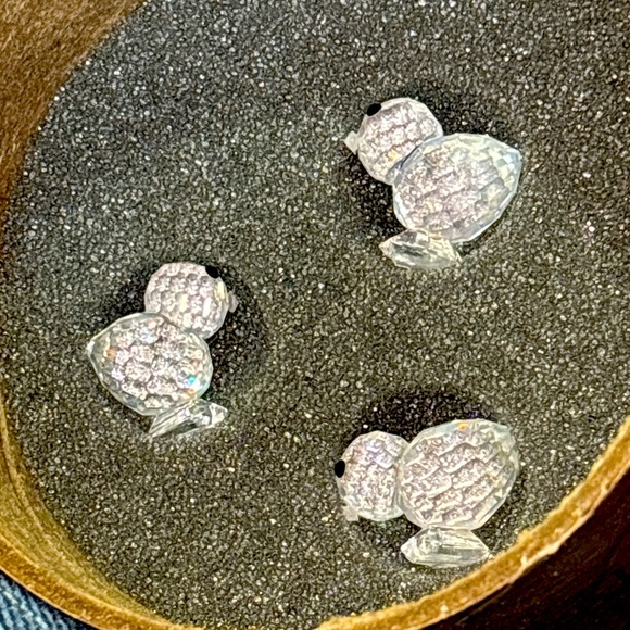 Swarovski Crystal - 3 Baby Chicks
- Mint condition in the original canister - Picture 2 of 13